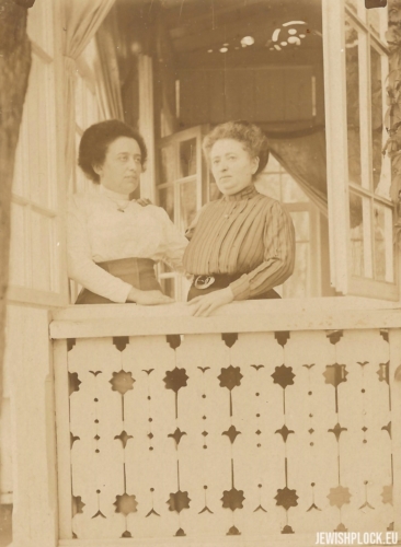 Chawa Wajcman with her sister Liba Żurkowska, Otwock, 1920s